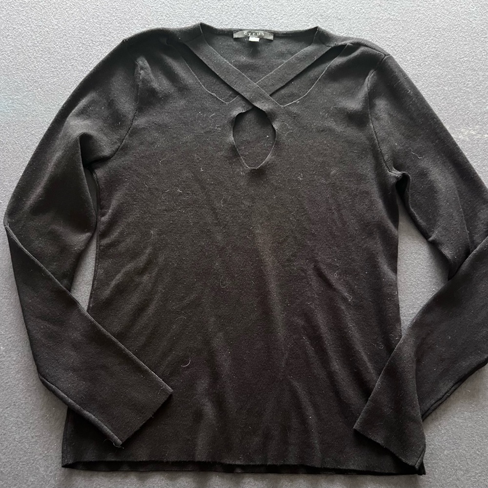 Black Sexy Crisscross Keyhole Long Sleeve Top size Large EUC #A-17